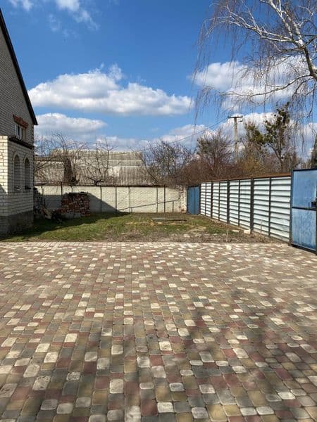 Продаж цегляного будинку