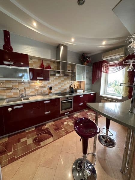 Продаж  4 кім кв в 2 рівнях та гараж 51 м2 , центр, паркова зона