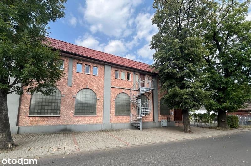 Sprzedam budynek biurowo-warsztatowy z ogrodzonym placem