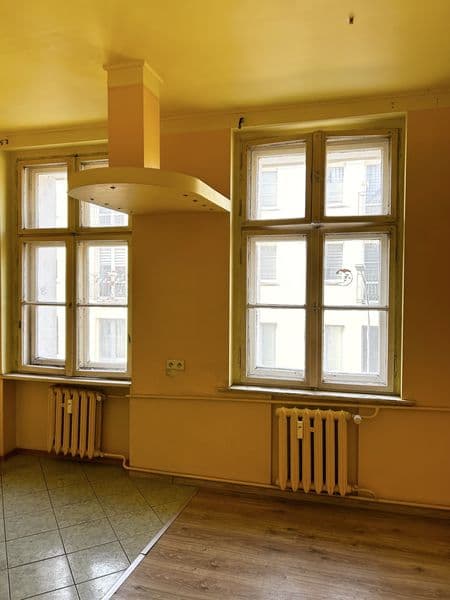 Ścisłe centrum Raciborza 64m2 -ul. Browarna- OGRZEWANIE MIEJSKIE