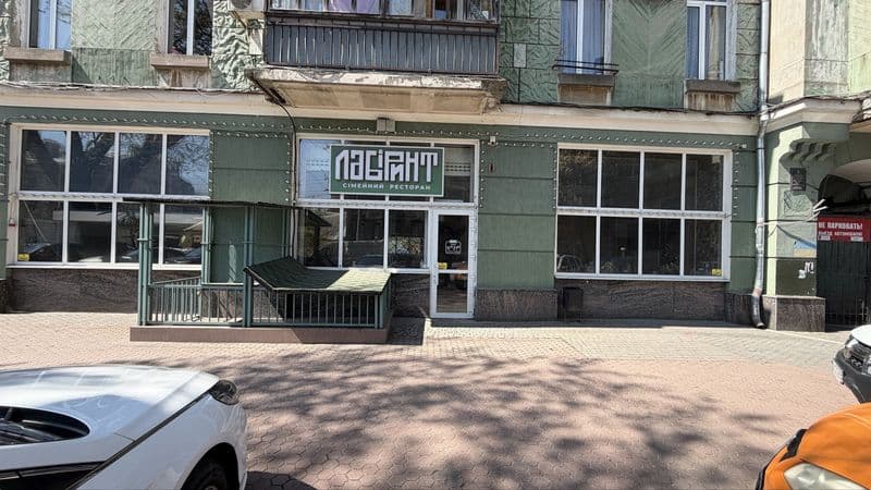 Сдам в аренду семейный ресторан  в центре с  детскими атракционами: лазер клуб, лабиринт