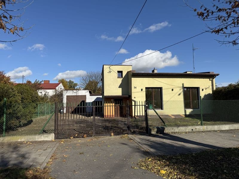 Dom po generalnym remoncie / duża działka / garaże / 29 Listopada