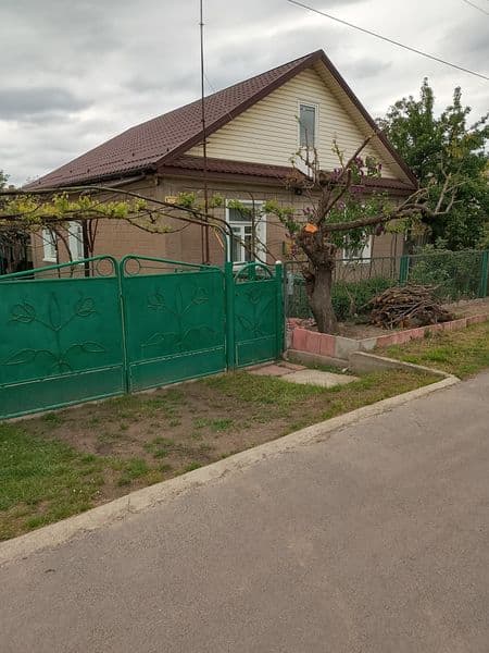 Продам будинок, в центрі міста пишіть наWhatApp/Viber.