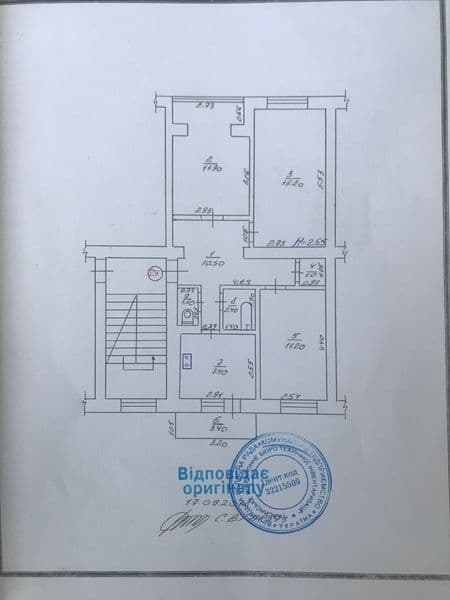 Продається трьохкімнатна квартира в м. Гайсин.