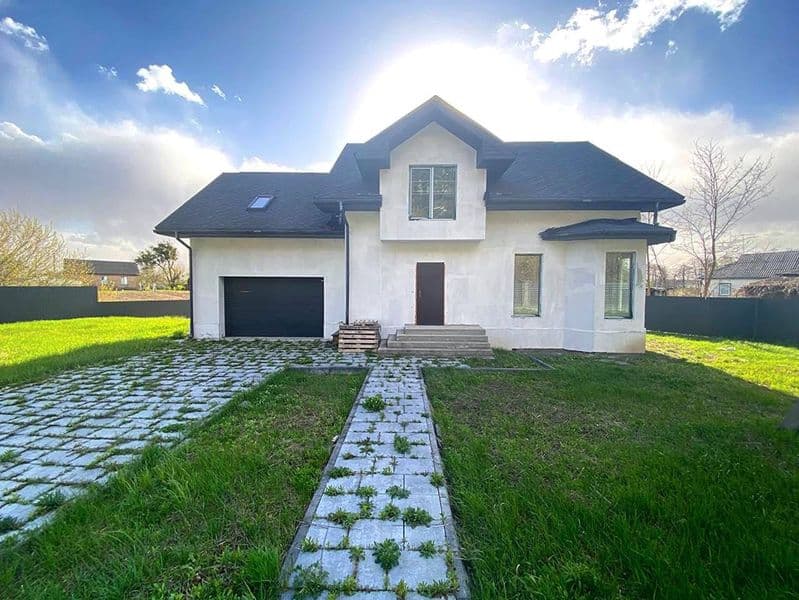 Продаж. Просторий будинок з гаражем. Якісна побудова. Зручна локація. с. Білогородка