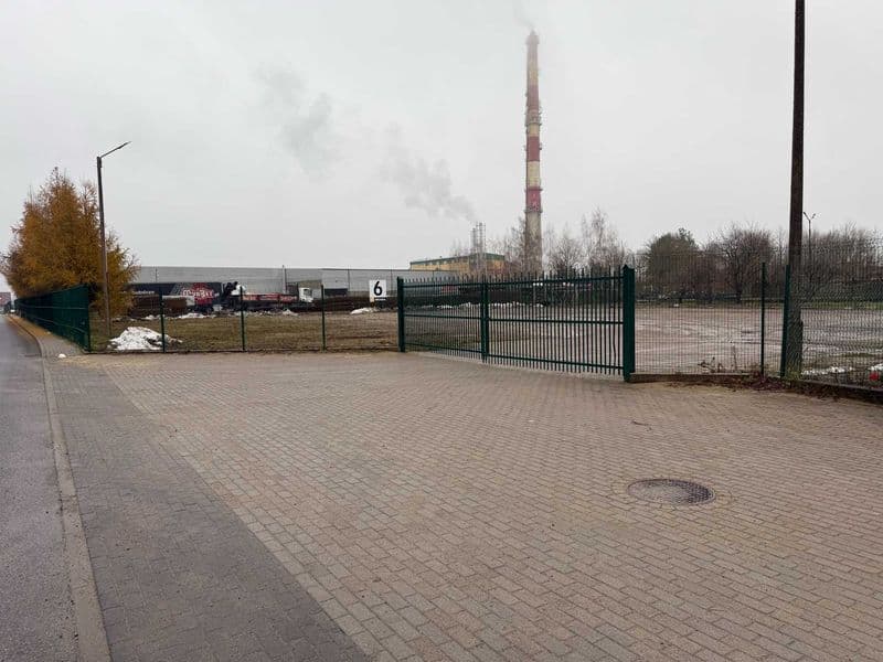 Parking ciężarowe miejsce postojowe baza transportowa plac