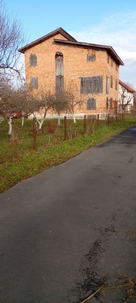 Цегляний 3-х поверховий будинок в Калуші Царське Село