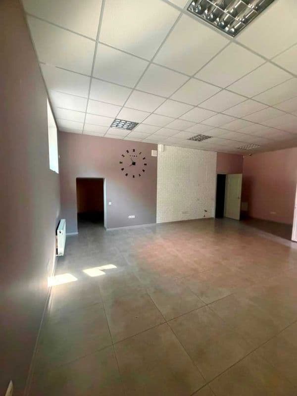 Продается коммерческое помещение в новом доме.
