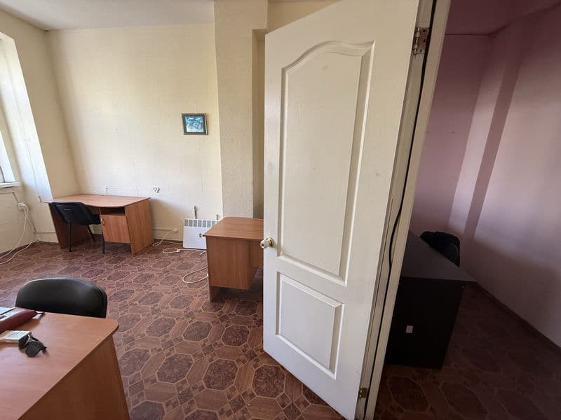 Продаю офисное помешение 45м2 Мира 36