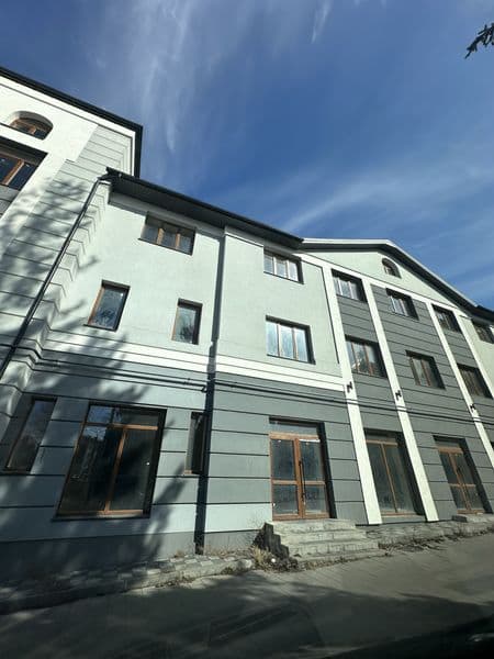 Продам 3 кімнатну квартиру в новобудові у центрі міста біля Сільпо