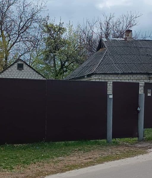 Продаж пів будинку з земельною ділянкою в центрі Яготина