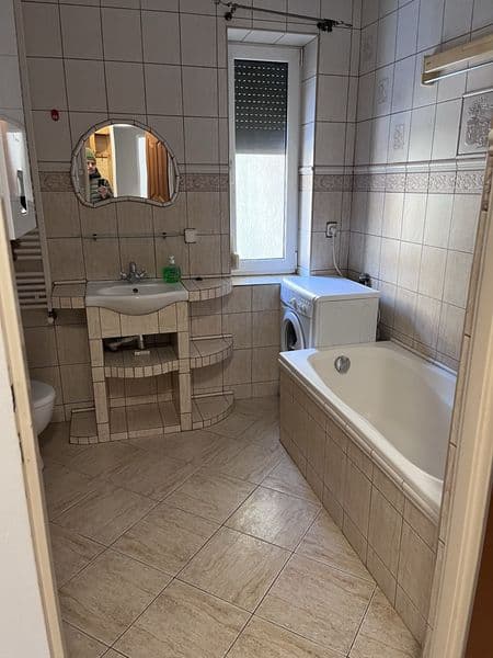 4-pokojowe mieszkanie 73 m2, balkon, piwnica, wysoki parter