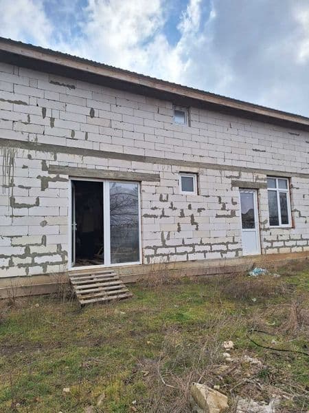 Продам недостроенный дом на 6 сот,цена 25т$
