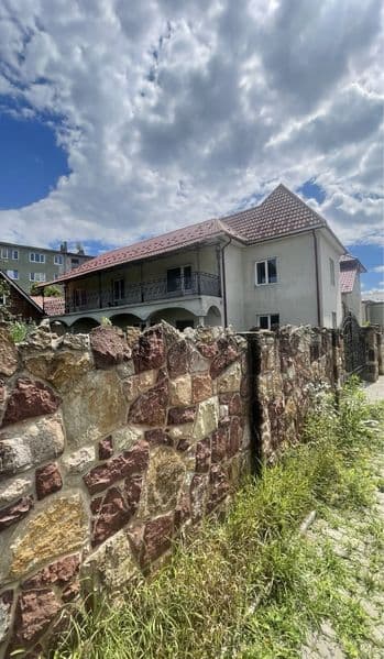 Продається добротний 2-поверховий будинок. Чортків