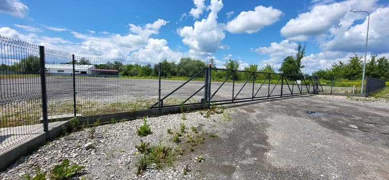 Sprzedam uzbrojoną i ogrodzoną działkę inwestycyjną w Ropczycach