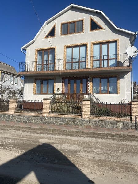 Продам житловий будинок в м. Бар  по вул. Д. Нечая, 40.
