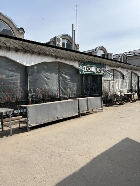 Продам приміщення магазину 90 кв.м.Продовольчий ринок.Земля у власност