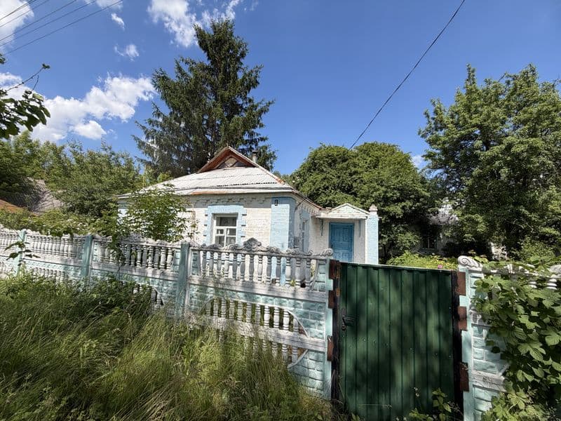 Продам будинок в м. Богачеве в мальовничому районі з річкою в городі