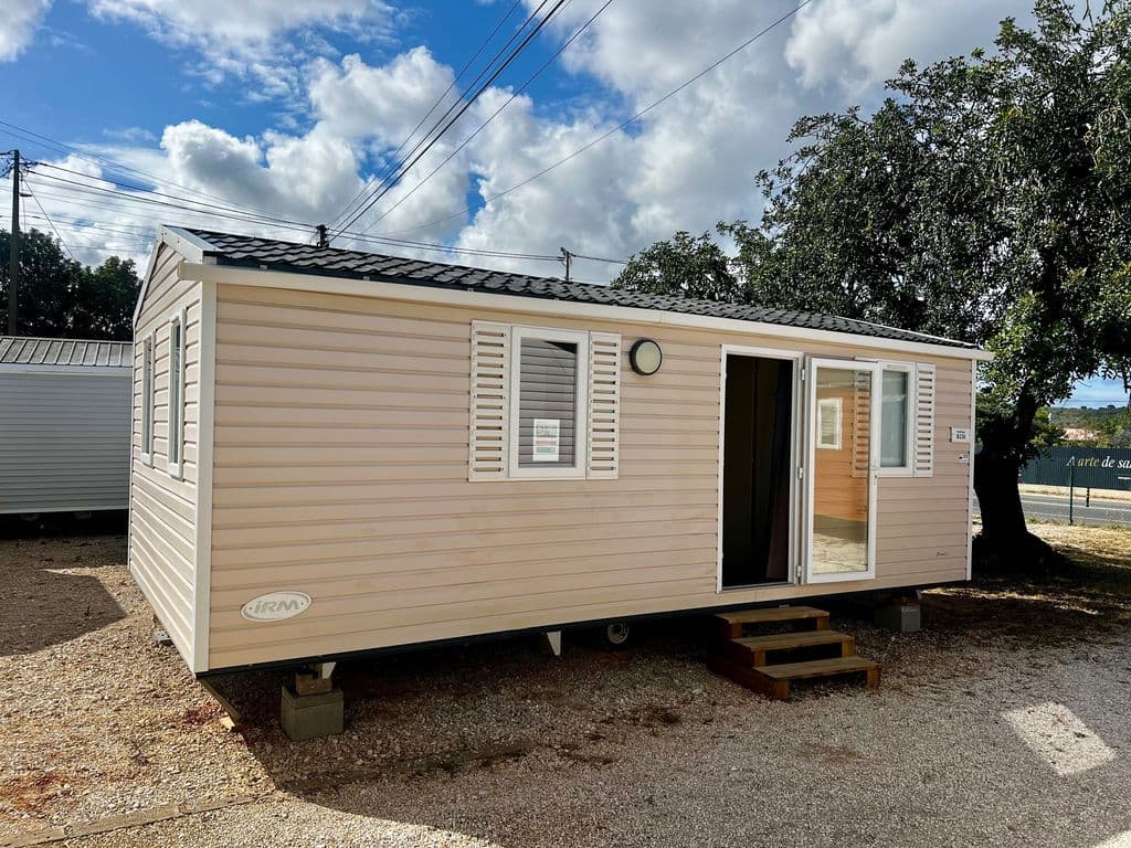 Casa Móvel IRM T2 7,30x4,00m com Ar Condicionado – Excelente Estado