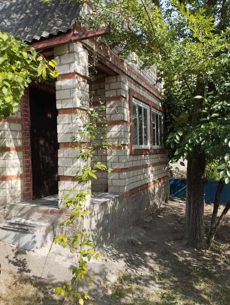 Подам дачу біля ставка!