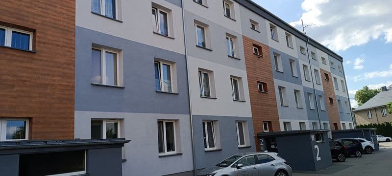 Mieszkanie przy jednostce i  parku na parterze z garażem do remontu.