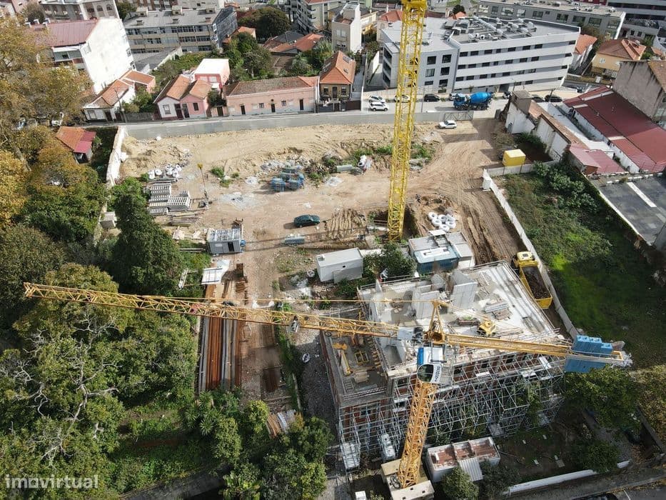Moderno T2 com piscina e varanda em Gaia
