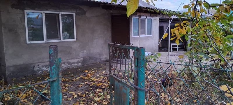 Продам пів будинку