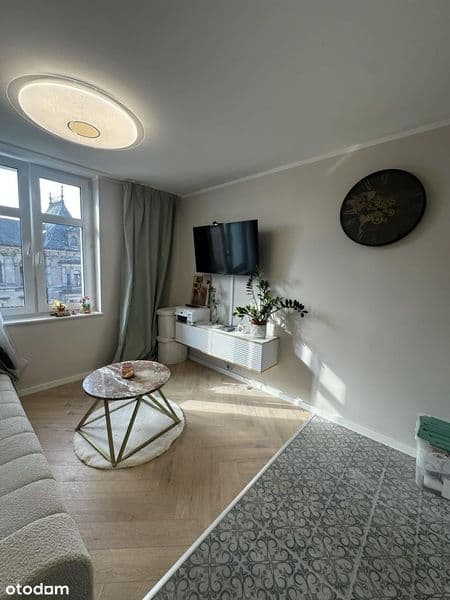 Apartament w Zabytkowej Części Kłodzka z Widokiem Na Ratusz