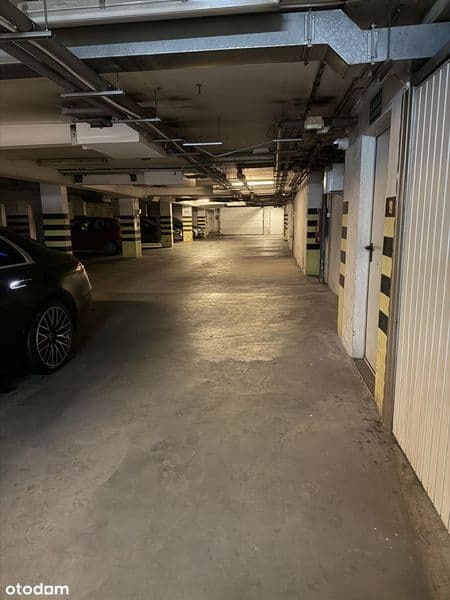 Duże miejsce garażowe 5.2x4.35