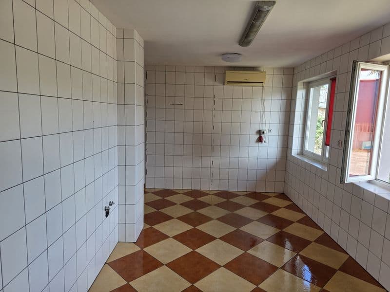 Sprzedam budynek z działka