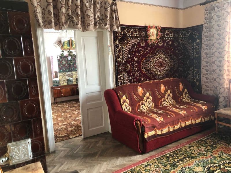 продається половина будинку. м.Бережани