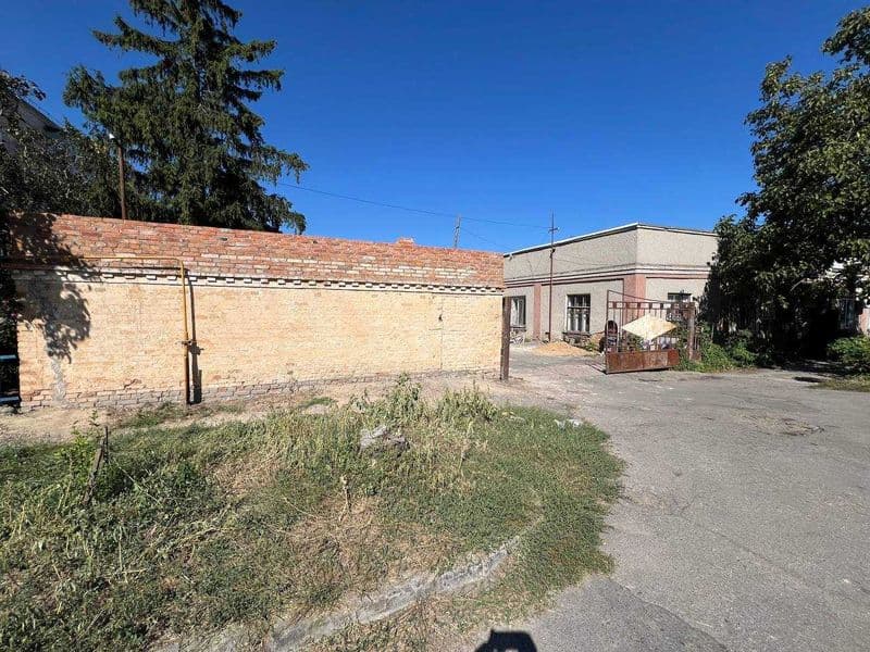 Продаж комерційного приміщення в м. Гайсин, площа 1700 кв.м