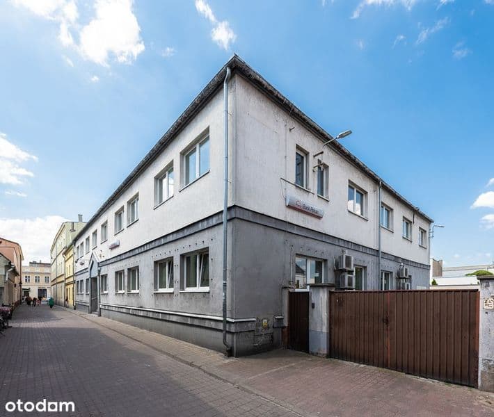 Biurowo-handlowy budynek 821 m² z miejscami parkingowymi w Lesznie