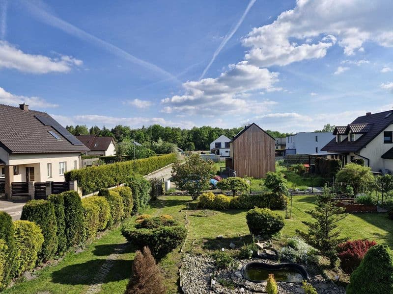 Piękny ogród, 3 garaże i fotowoltaika | Dom 169,5 m² | Kosztowy