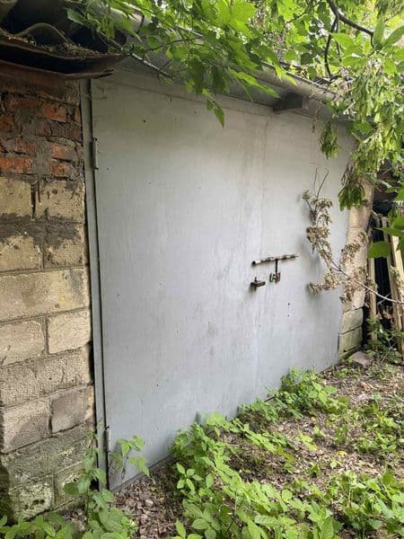 Приватизований гараж в центрі міста, закрита територія