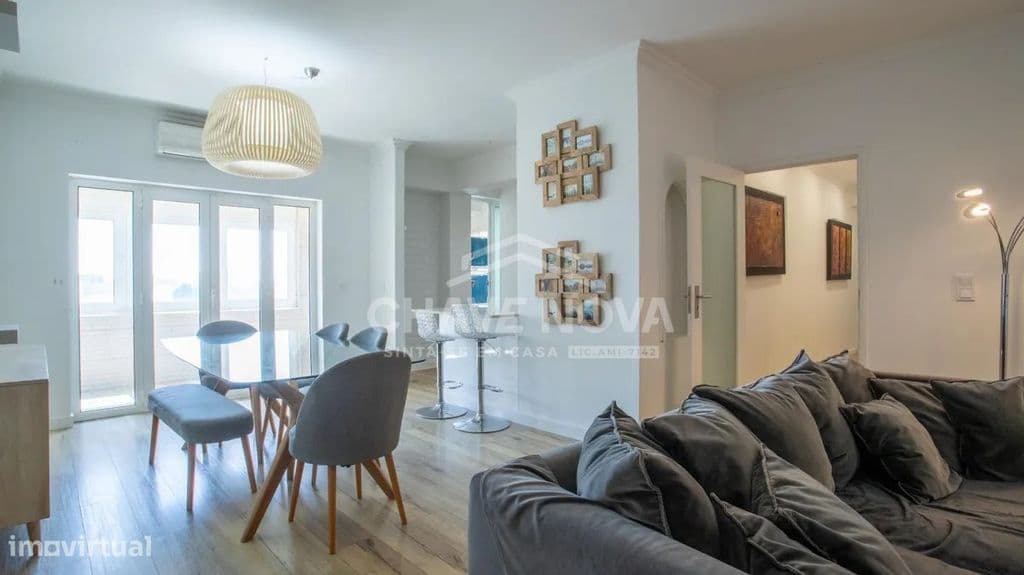 Apartamento T4 com varanda e ar condicionado