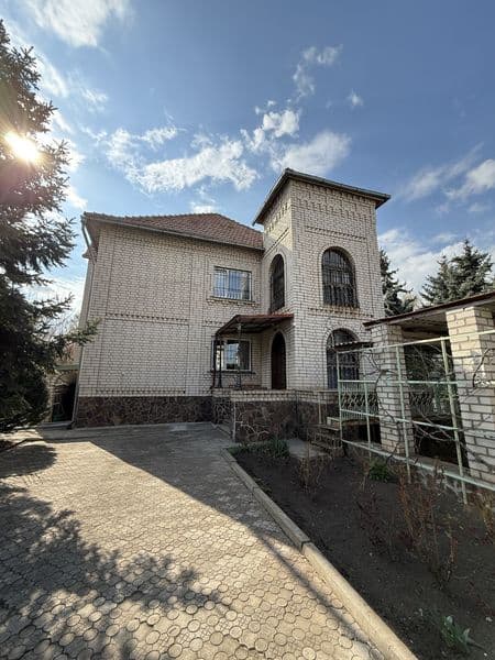 Приватний будинок у м.Південноукраїнську з садом