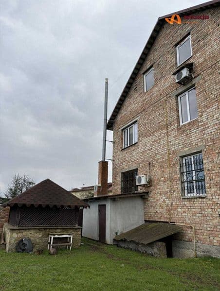 Комерційне приміщення в Коломиї з власною  територією.