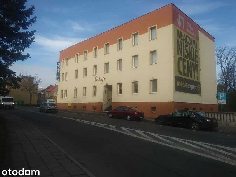 Budynek usługowo-mieszkalny w centrum.
