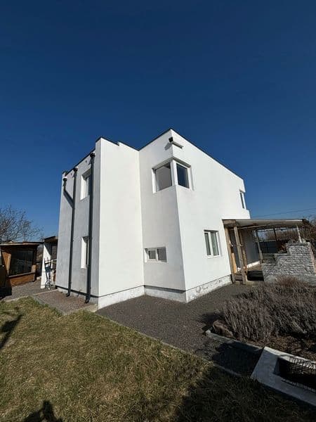 Продам новобудову з євроремонтом,будинок 2 поверхи. Терміново