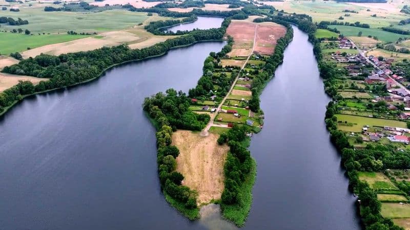Działka z własną linią brzegową,
