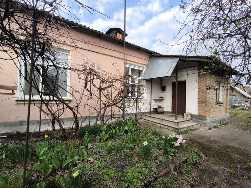 Продам ч/б із зручностями і гаражом