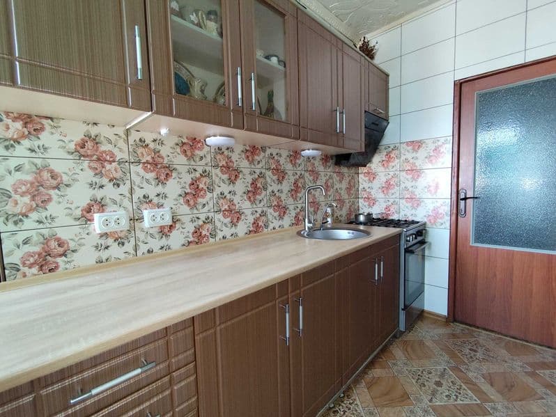 Продам або обміняю  3-х кімнатну чешську квартиру на 9 поверсі