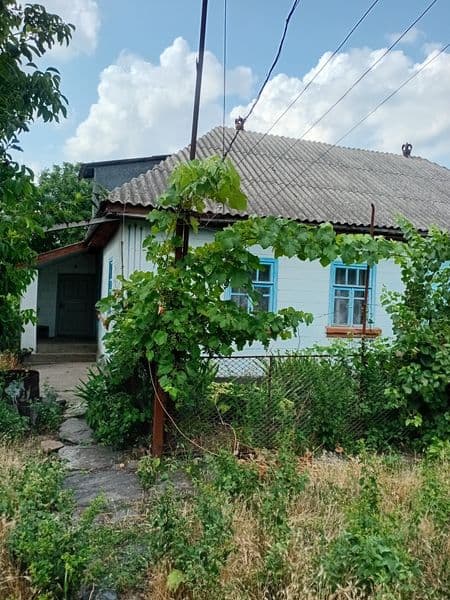 Продам будинок та пів будинку