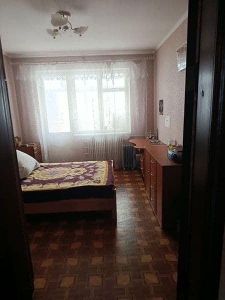 Продам 2-кімнатну квартиру з меблями та балконом, М-н 5, 5 поверх