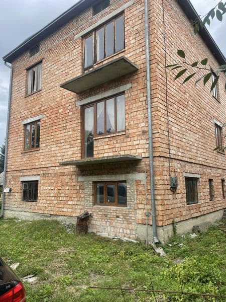 Будинок на Залужанській