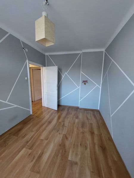 2 niezależne pokoje - 1 piętro - piwnica - doskonała lokalizacja