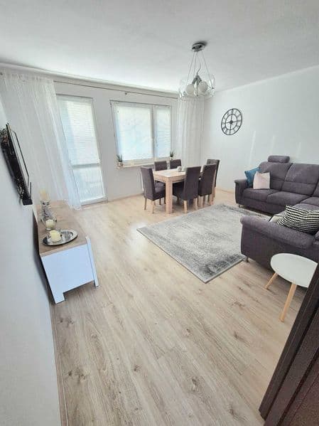 Ładne i zadbane mieszkanie - oś. Kopernik - 1 piętro.