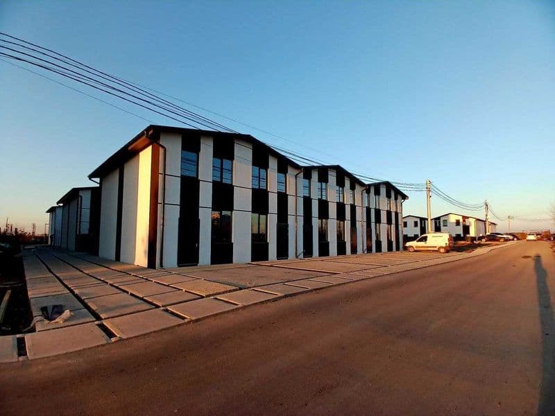 Таунхаус 52 м² у Білогородці. Власний дворик 11 м². 20 хв до метро Від забудовника. Укриття поряд Без комісії. Закрита територія. Розтермінування