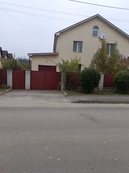 Оренда 1/ 2 будинка по вул.Фельдмана,(біля  басейна купава),разом з гаражем.